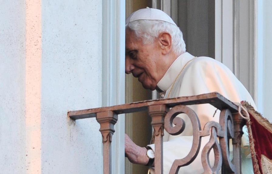 Benedicto XVI ha dormido bien, está sereno y dedica la jornada a rezar