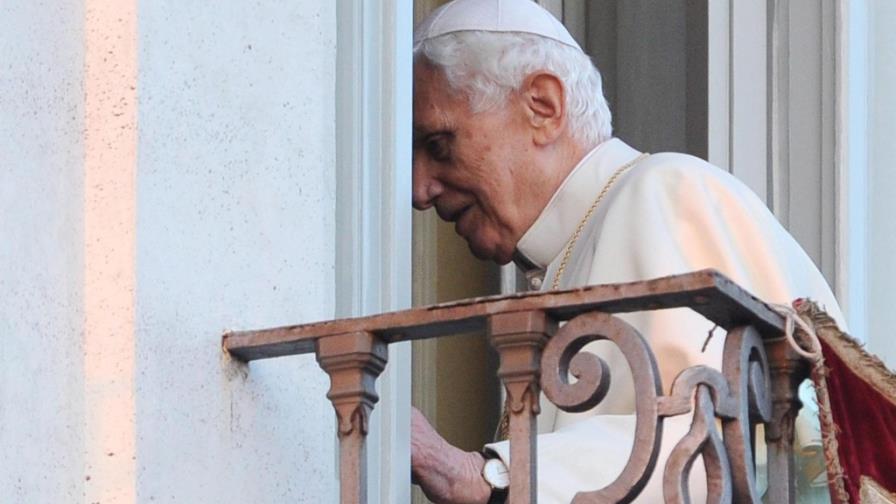 Benedicto XVI ha dormido bien, está sereno y dedica la jornada a rezar