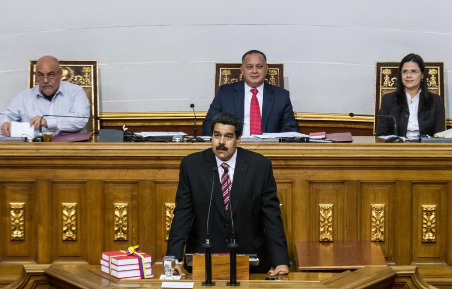 Maduro reclama el cese del ataque y los rumores sobre Chávez