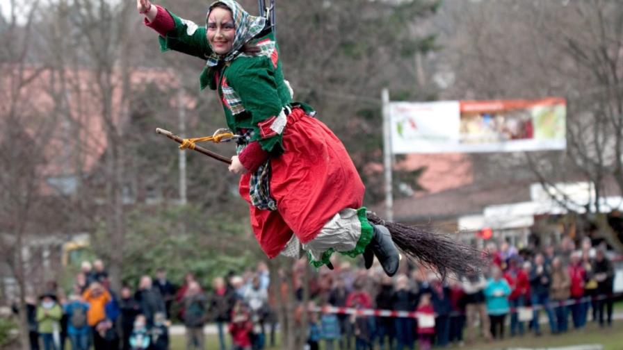 El Aquelarre en la hora de las brujas El Aquelarre en la hora de las brujas