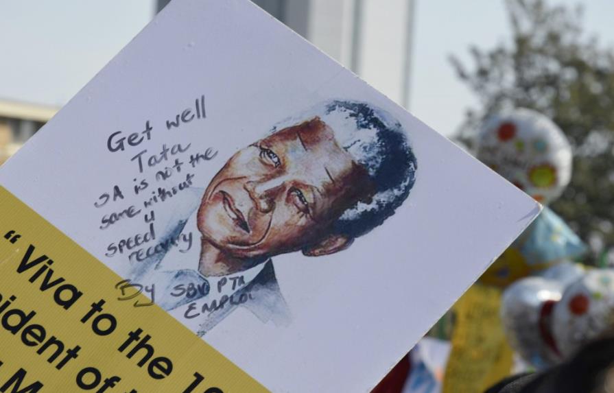 Mandela sigue en estado crítico pero estable, dice la Presidencia sudafricana