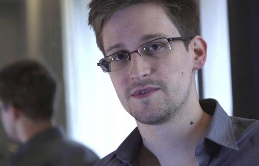Snowden solicita asilo político en Rusia