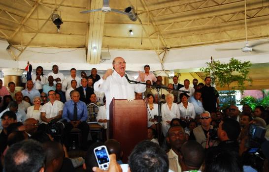 Hipólito Mejía dice que de su lado está la dignidad y el decoro