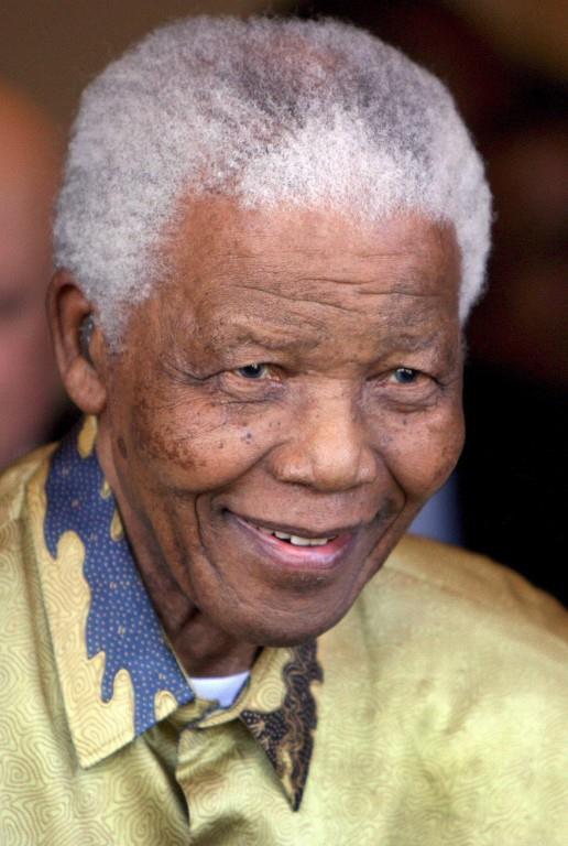 Nelson Mandela abandona el hospital tras casi tres meses ingresado
