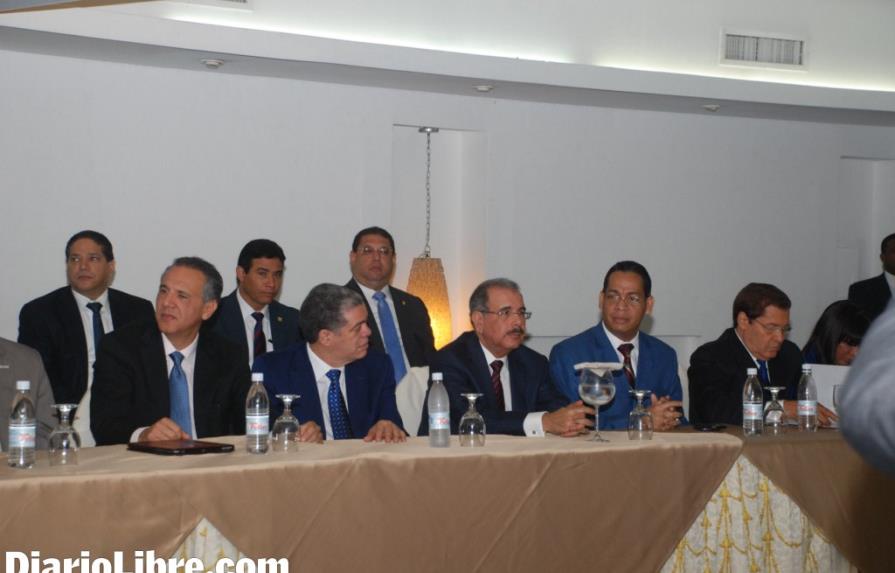 Danilo Medina no quiere una generación analfabeta