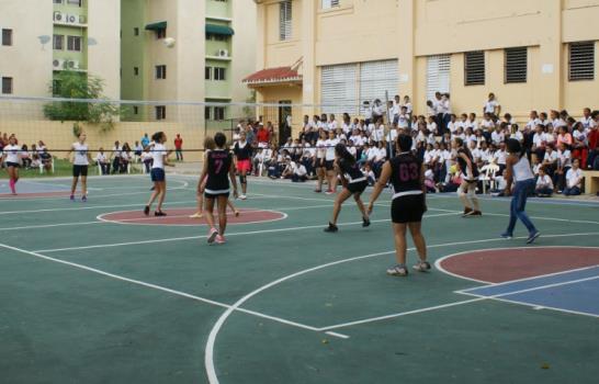 Colegio Evangélico Central reinauguró sus canchas