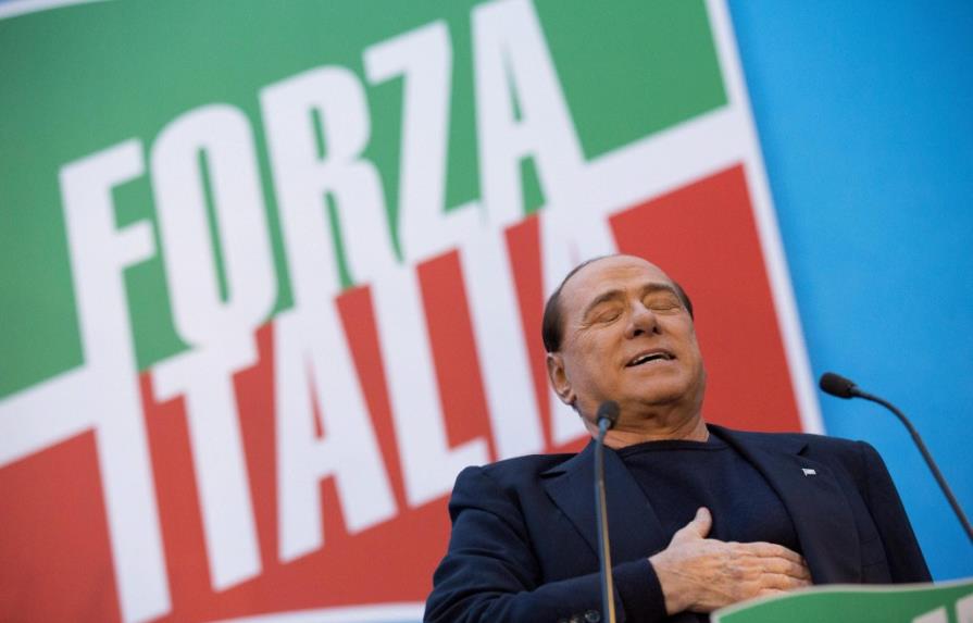 Berlusconi, un ave fénix con muchos epitafios políticos que busca más batalla