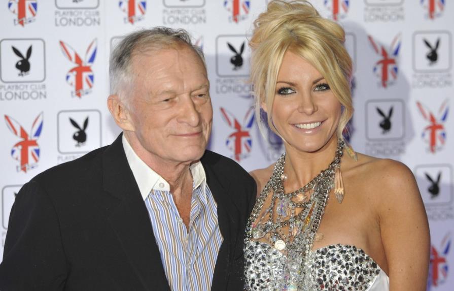 Fundador de Playboy se casa con modelo de 60 años menos