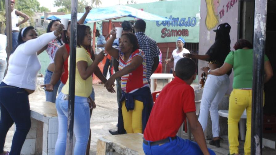 Dominicanos recibieron el año a ritmo de música