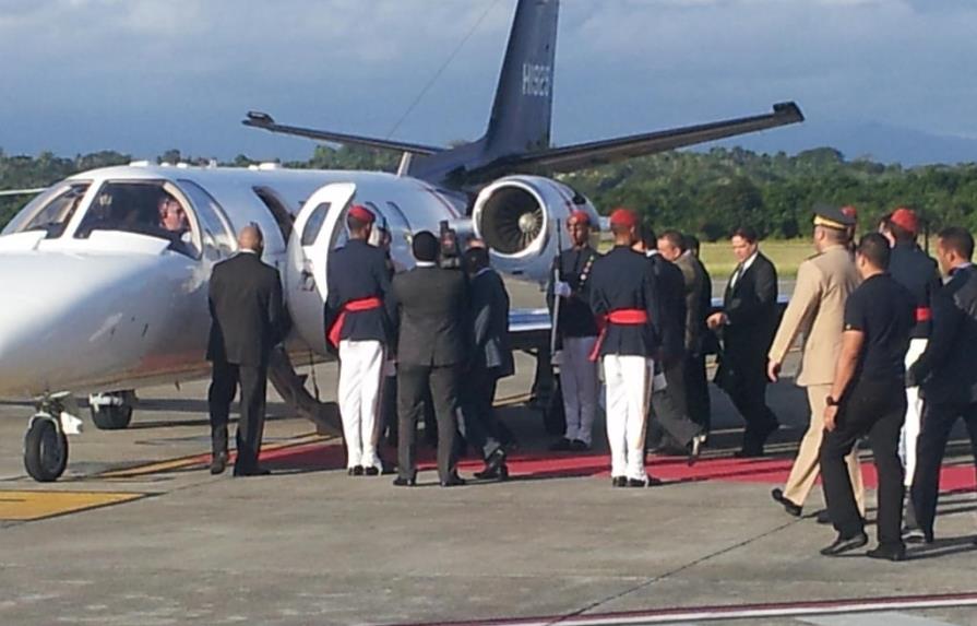 Presidente Medina viaja a Puerto Rico