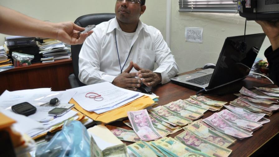 Ocupan billetes de RD$200 y de RD$500 falsos en Santiago Ocupan billetes de RD$200 y de RD$500 falsos en Santiago