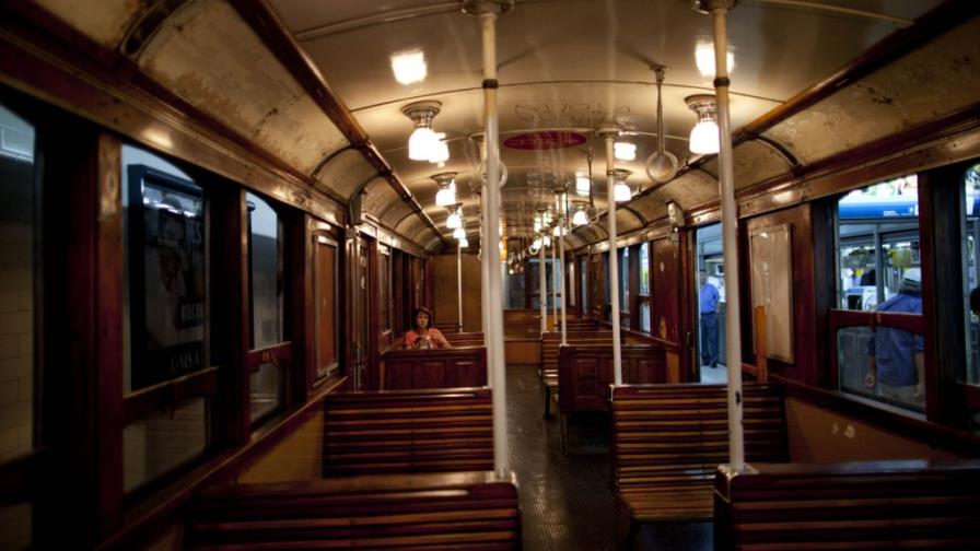 Jubilan viejos vagones del metro de Buenos Aires