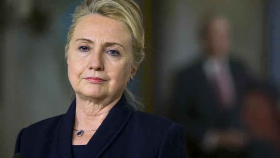 Clinton se recupera y habla con su personal Clinton se recupera y habla con su personal