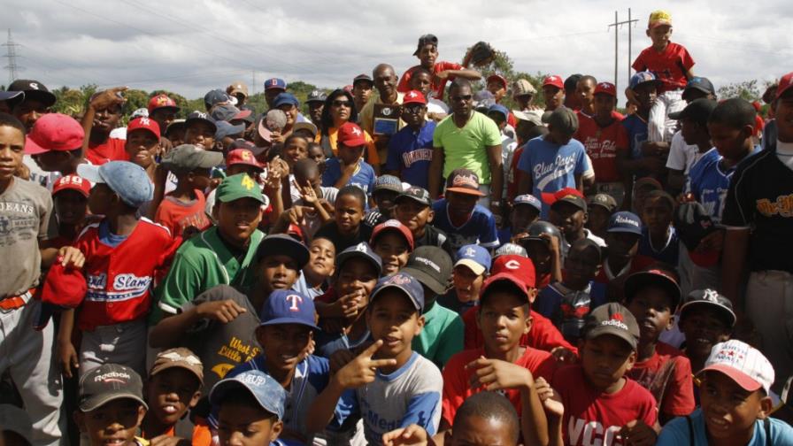 Torneo de béisbol, con mil atletas Torneo de béisbol, con mil atletas