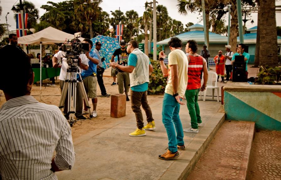 Ilegales filma videoclip Chucuchá en el Malecón