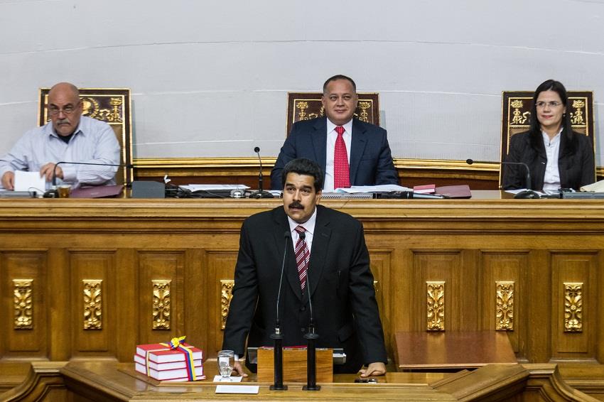 Maduro revela que Chávez recibe tratamientos de quimioterapia