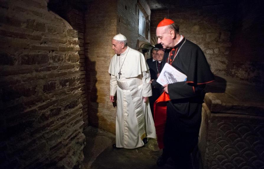 Por primera vez un papa, Francisco, baja hasta la tumba de san Pedro