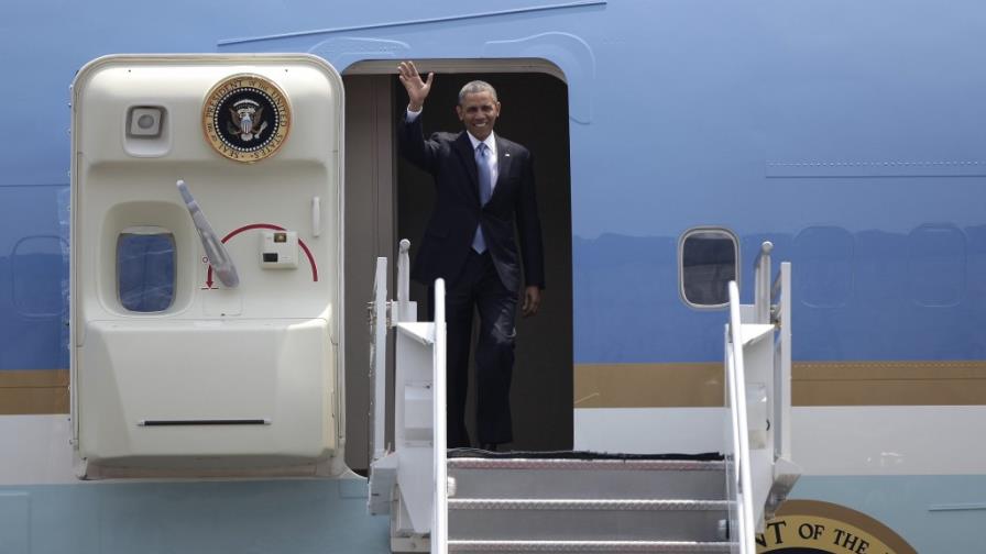 Obama llega a México para visita oficial