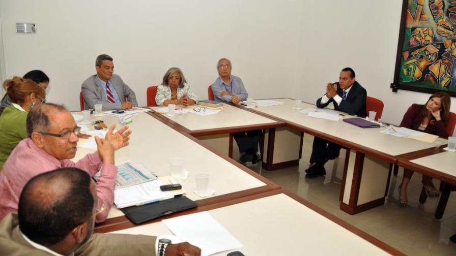 Comisión espera pronto acuerdo sobre aumento salarial Comisión espera pronto acuerdo sobre aumento salarial