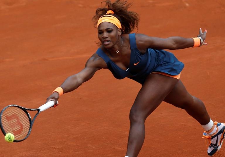 Serena Williams y Ferrer avanzan en Francia