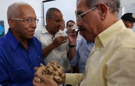 Danilo Medina se reúne con productores agrícolas de Bayaguana