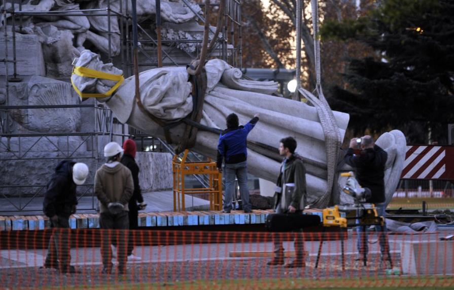 Denuncian al Gobierno argentino por retirar la polémica estatua de Colón