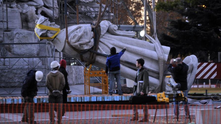 Denuncian al Gobierno argentino por retirar la polémica estatua de Colón