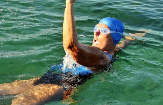 Diana Nyad, primera en nadar de Cuba a Florida sin protección antitiburones