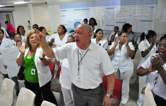 Enfermeras del Hospital Cabral y Báez extienden paro por tiempo indefinido