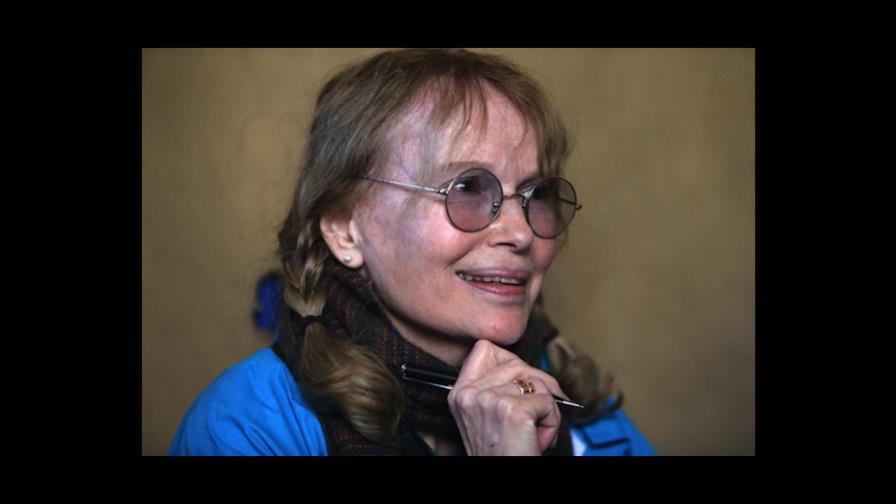 Mia Farrow sugiere que Sinatra puede ser el padre de su hijo y no Woody Allen