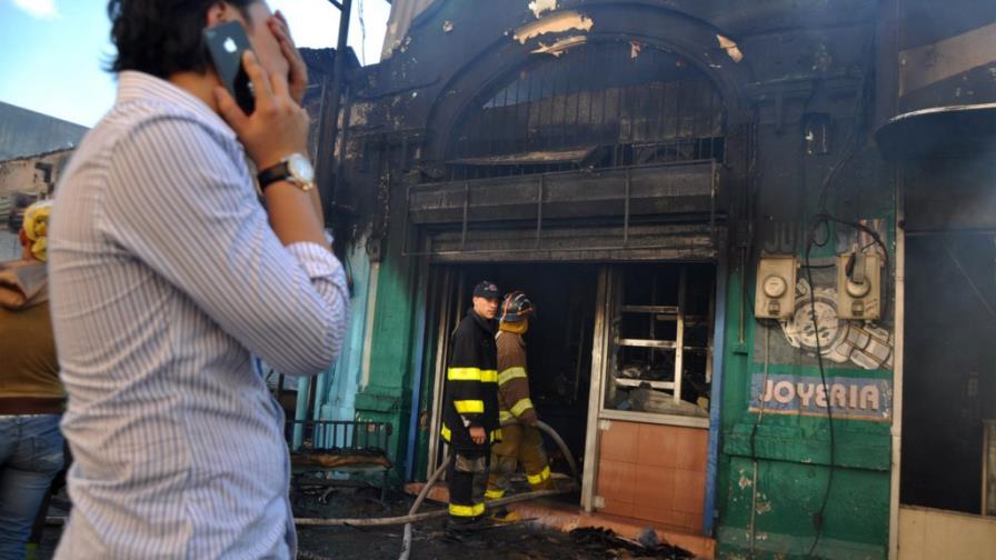 Un gran fuego afecta el centro de San Francisco de Macorís