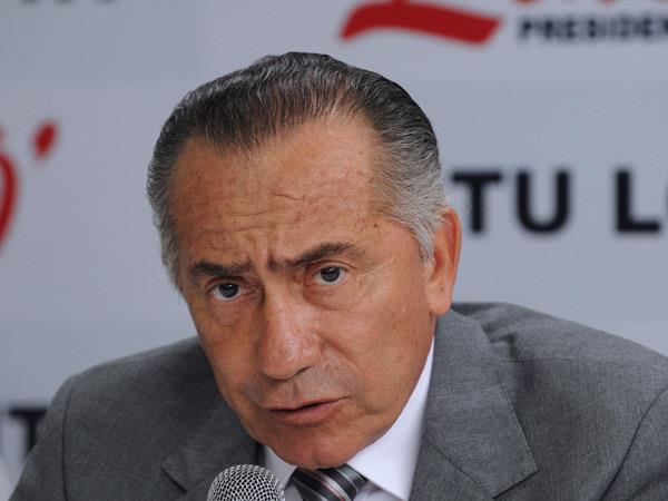 El candidato presidencial Lino Oviedo muere en un accidente de helicóptero