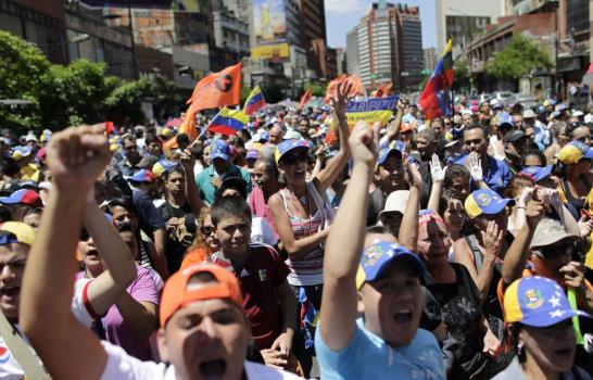 Estudiantes y oposición venezolana marchan para exigir verdad sobre salud de Chávez