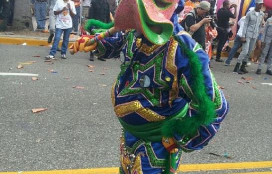 Cierre de carnaval atrae a miles de dominicanos