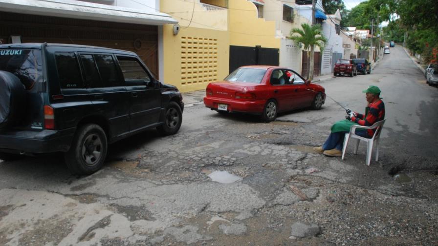 La calle Santo Cerro necesita de un milagro