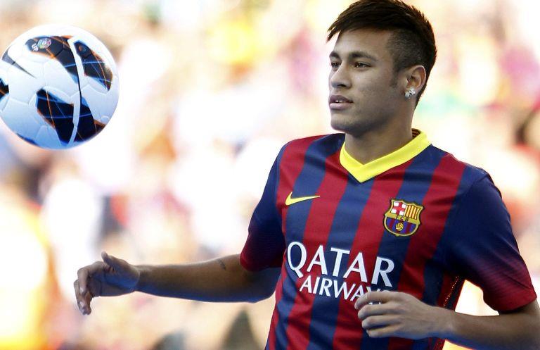 Neymar firma con Barcelona y se declara fan de Messi