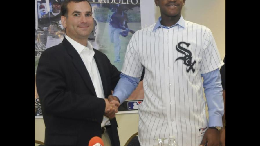 Equipos de la MLB bañan en dólares a prospectos criollos