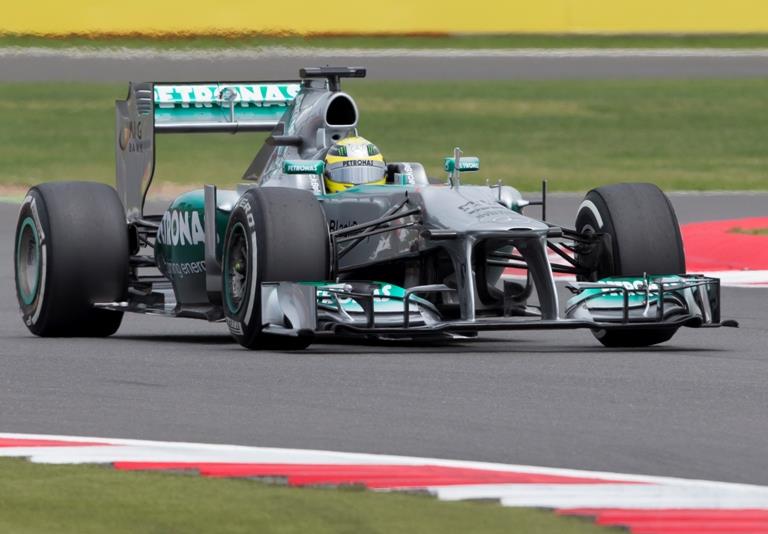 Pilotos de Mercedes saludan respuesta de Pirelli