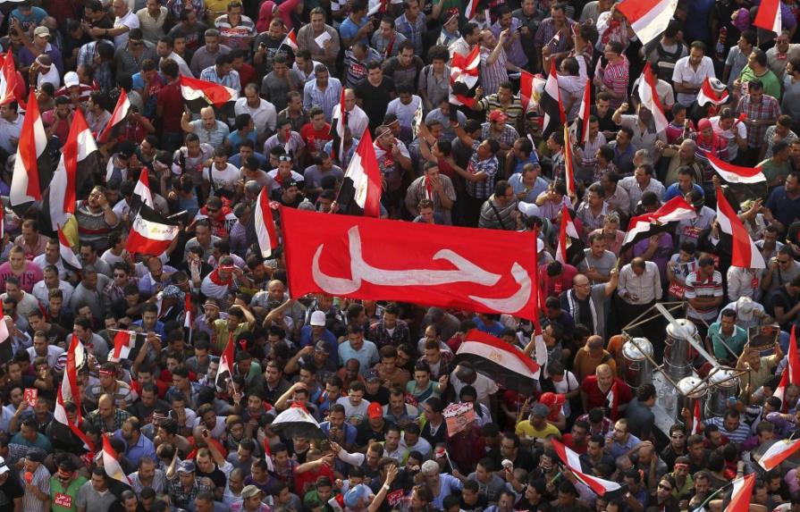 Militares anuncian destitución del presidente de Egipto