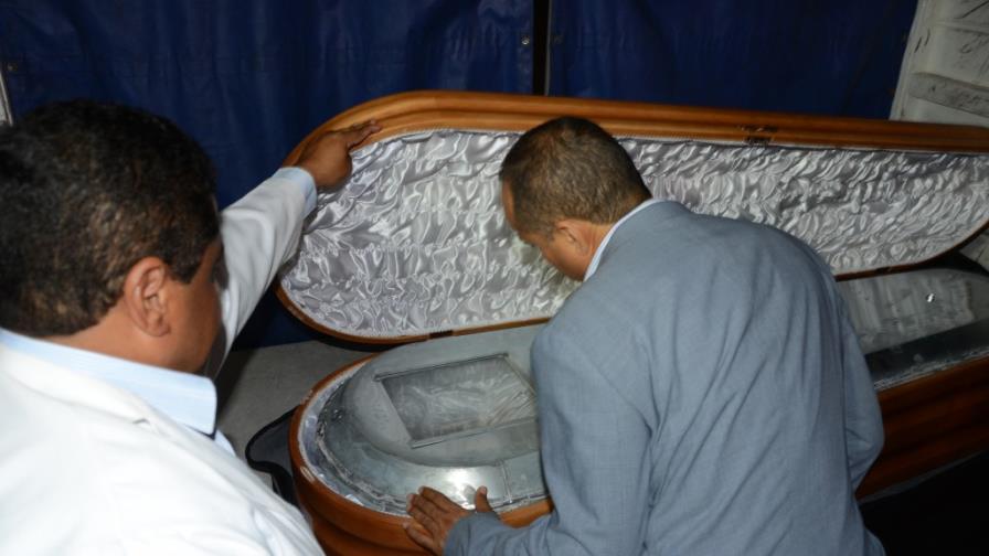 Traen el cadáver de Rosalina; será velado en la Funeraria Blandino