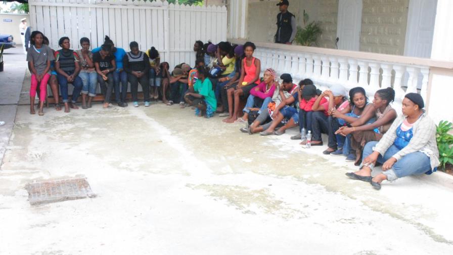 Haitianos que intentan viajar hacia PR desde RD han sido deportados