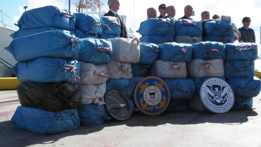 Detienen a dos dominicanos con 2,200 kilos de cocaína al sur de Puerto Rico