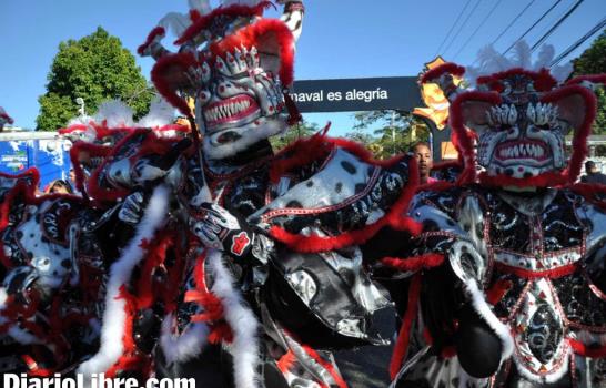 Miles de personas disfrutan de los carnavales del Cibao