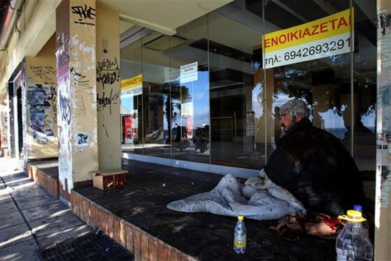 Desempleados en España casi suman cinco millones