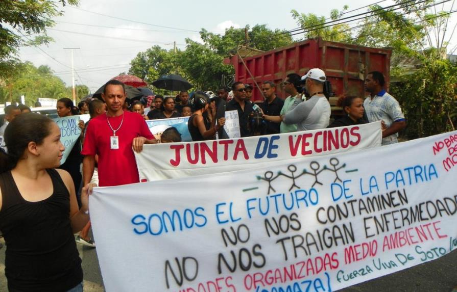 Protestan en La Vega por basura llevada de Moca