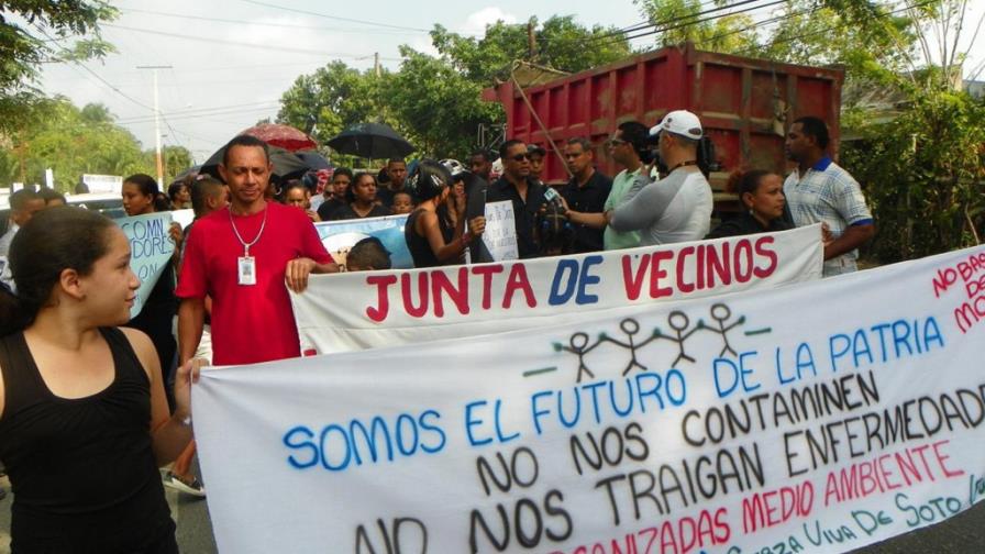 Protestan en La Vega por basura llevada de Moca