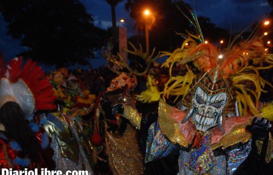 Colorido y creatividad en el Carnaval Nacional