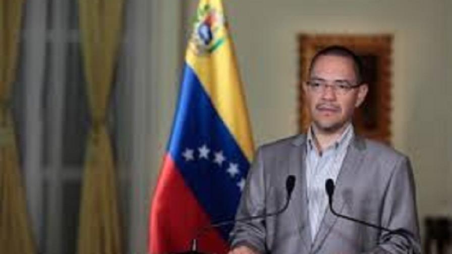 Villegas: Nadie en su sano juicio puede pensar Gobierno miente sobre Chávez