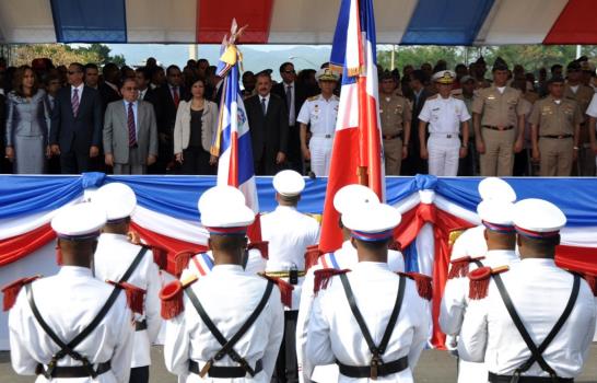 Presidente Medina encabeza desfile cívico-militar