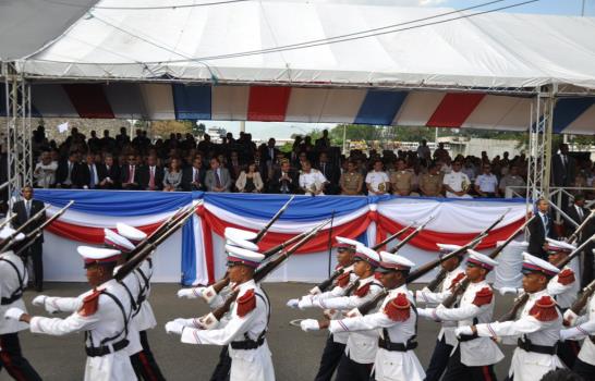 Presidente Medina encabeza desfile cívico-militar